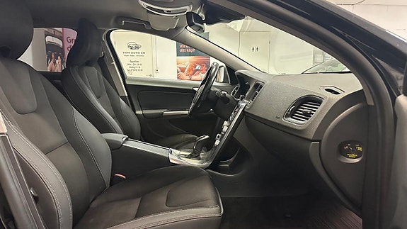 Volvo V60 12 of 28