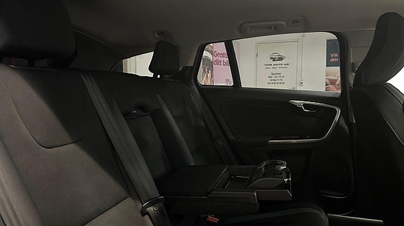 Volvo V60 13 of 28