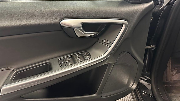 Volvo V60 8 of 28