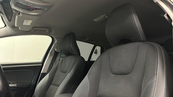 Volvo V60 11 of 28