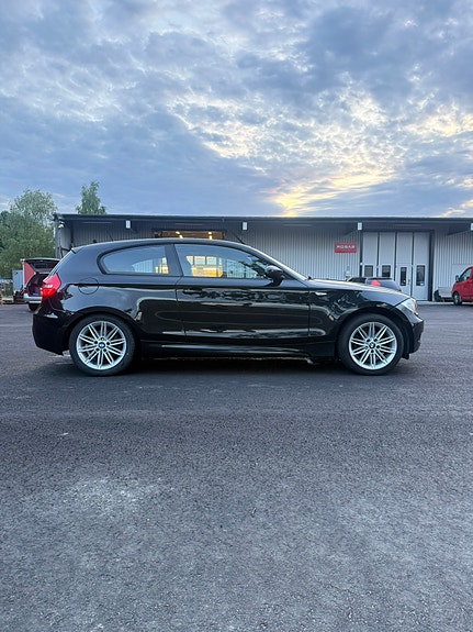 BMW 120i 4 of 9