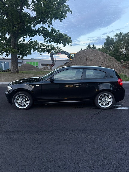 BMW 120i 3 of 9