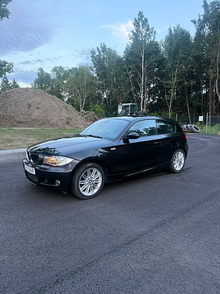 BMW 120i 2 of 9