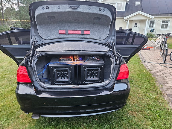 BMW 318d 8 of 13