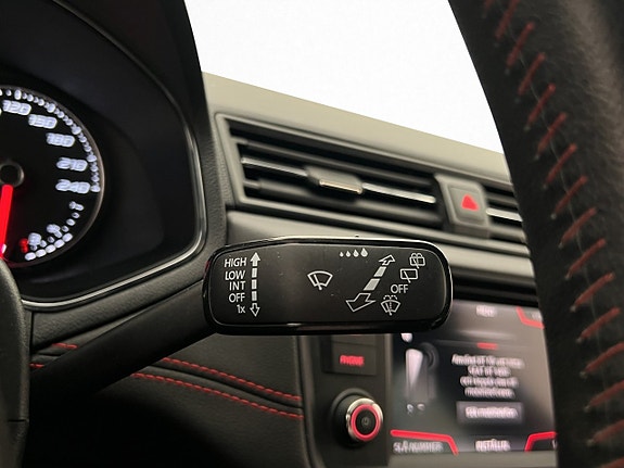 Seat Arona 26 of 30