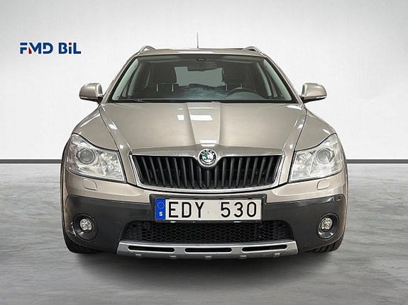 Skoda Octavia Scout 3 of 27