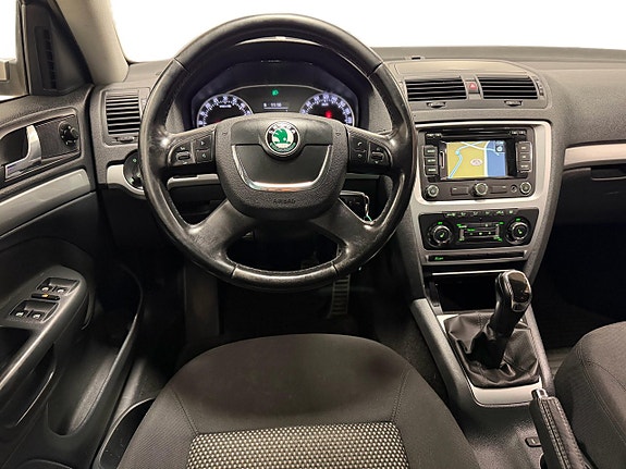 Skoda Octavia Scout 10 of 27