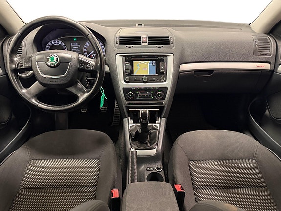 Skoda Octavia Scout 9 of 27