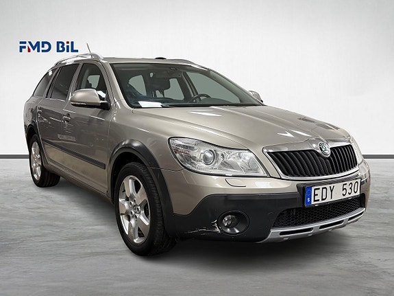 Skoda Octavia Scout 4 of 27