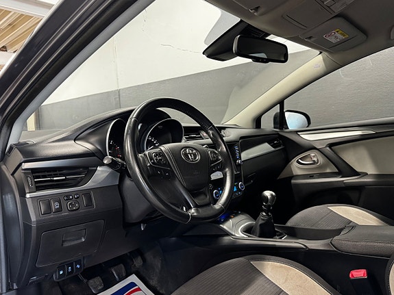Toyota Avensis 13 of 30