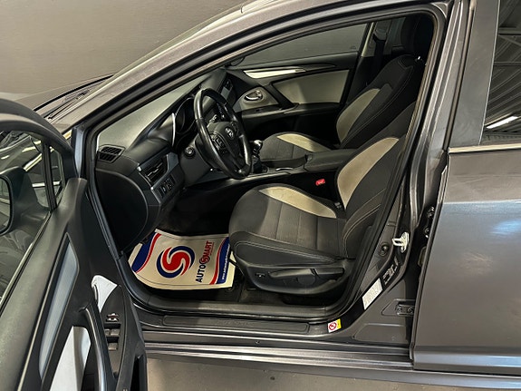 Toyota Avensis 14 of 30