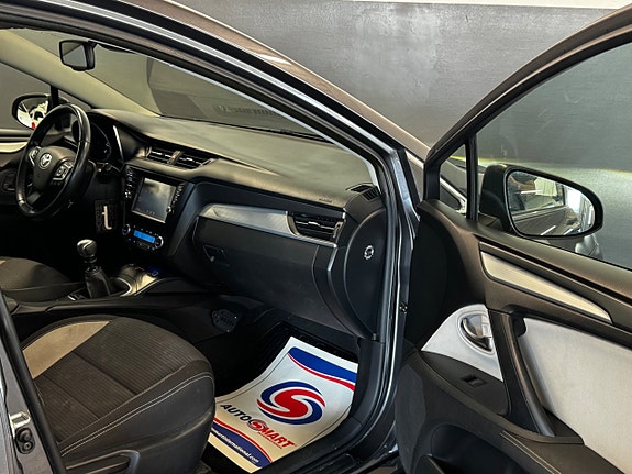 Toyota Avensis 26 of 30