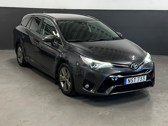 Toyota Avensis 2 of 30