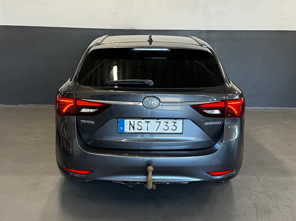 Toyota Avensis 9 of 30