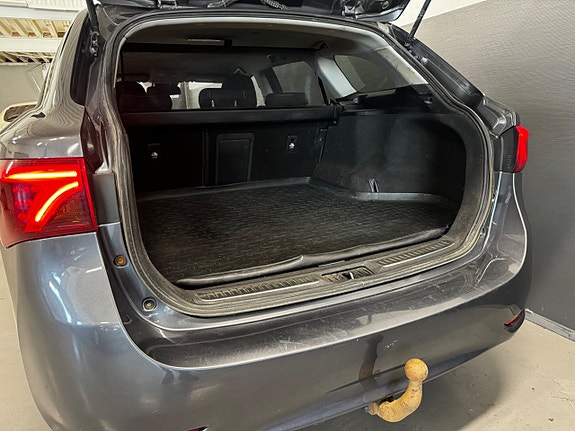 Toyota Avensis 12 of 30