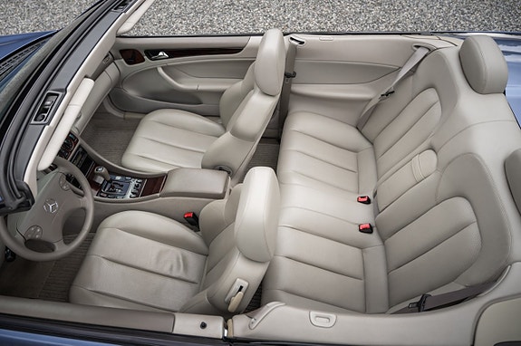 Mercedes-Benz CLK200 25 of 30