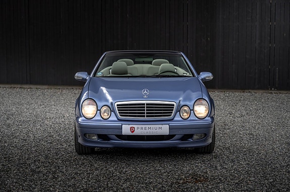 Mercedes-Benz CLK200 3 of 30