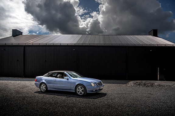 Mercedes-Benz CLK200 2 of 30