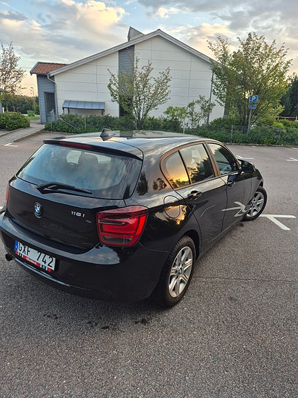 BMW 116i 4 of 11