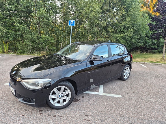 BMW 116i 2 of 11
