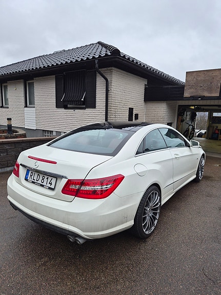 Mercedes-Benz E350 4 of 14