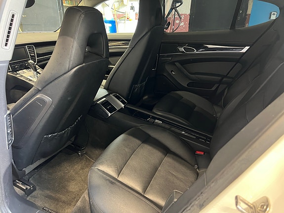 Porsche Panamera 5 of 9