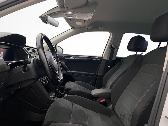 Volkswagen Tiguan 12 of 30