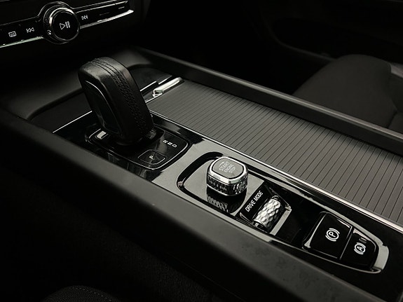 Volvo XC60 27 of 30