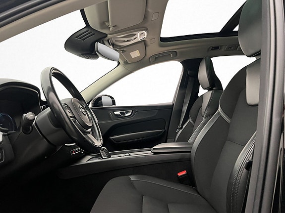Volvo XC60 12 of 30
