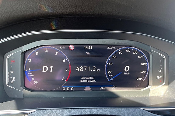 Volkswagen Passat 15 of 26