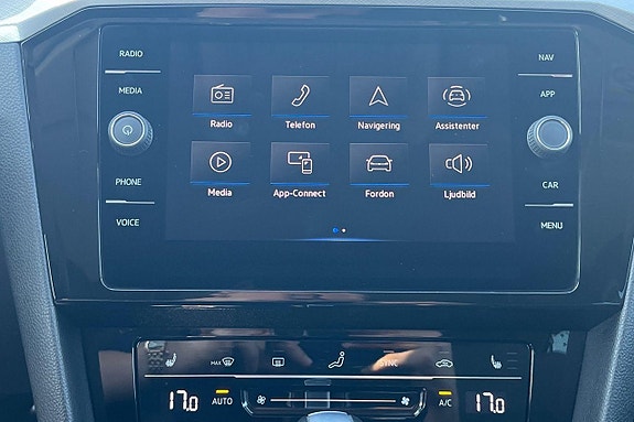 Volkswagen Passat 18 of 26