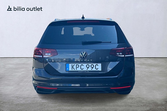 Volkswagen Passat 5 of 26