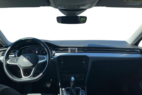 Volkswagen Passat 13 of 26