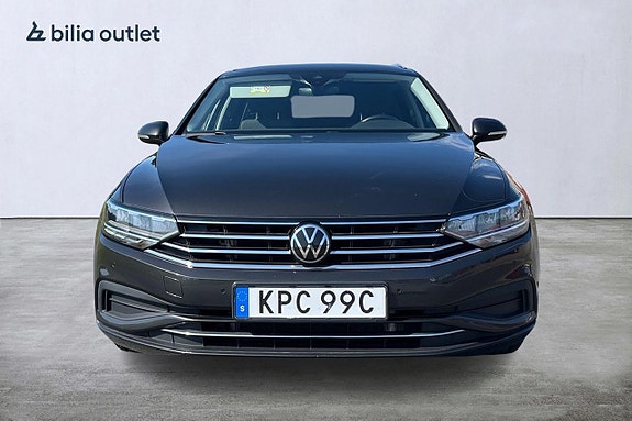 Volkswagen Passat 9 of 26