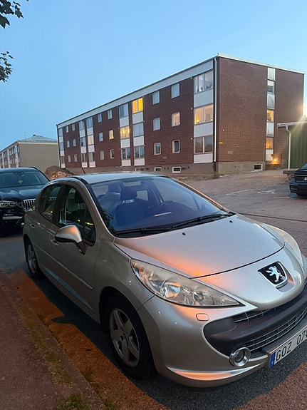 Peugeot 207 2 of 4