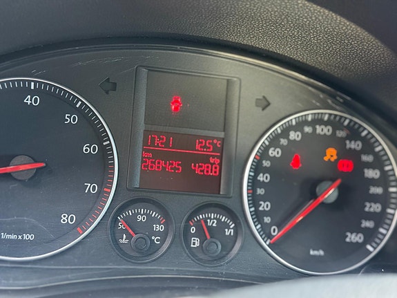 Volkswagen Golf V 5 of 7
