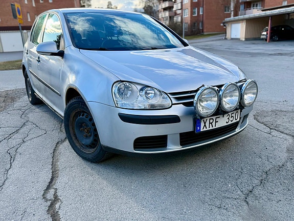 Volkswagen Golf V 2 of 7