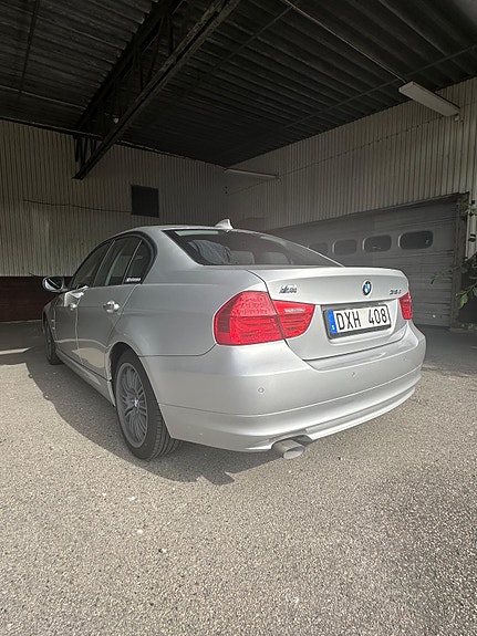 BMW 318d 2 of 7