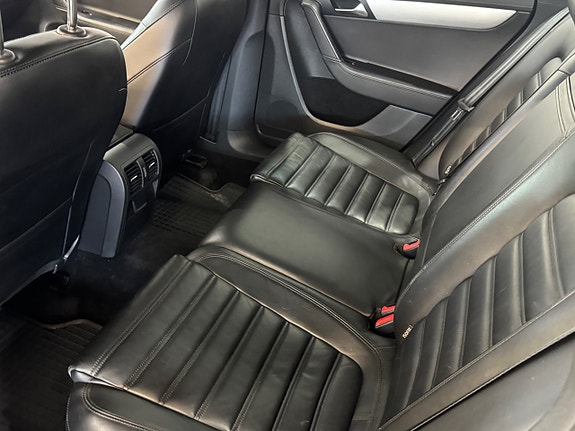 Volkswagen Passat Alltrack 5 of 7