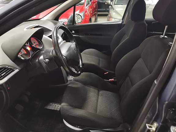 Peugeot 207 8 of 15