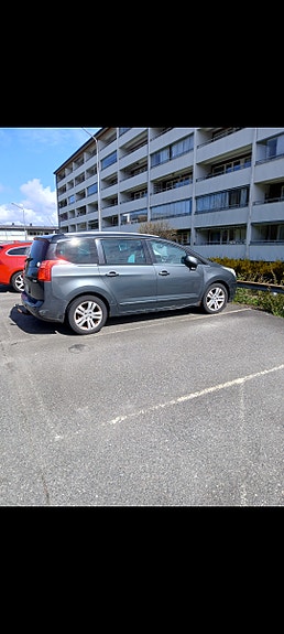 Peugeot 5008 2 of 4