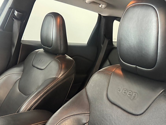 Jeep Cherokee 7 of 10