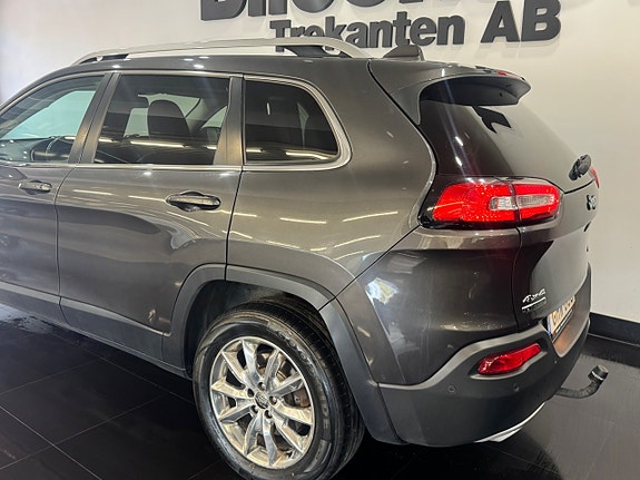 Jeep Cherokee 3 of 10