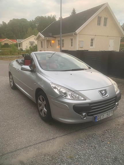 Peugeot 307 CC 2 of 7