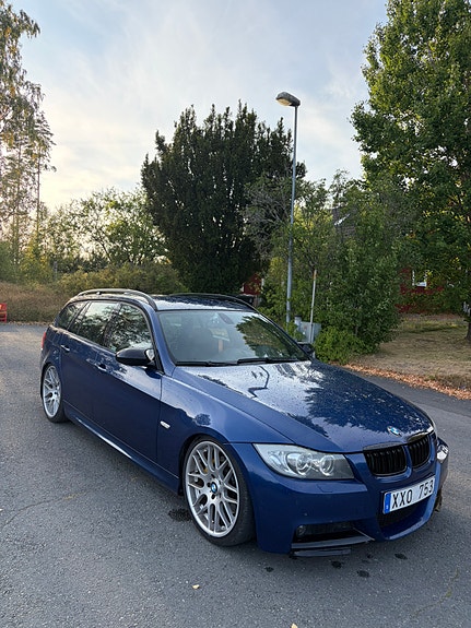 BMW 330d 2 of 11