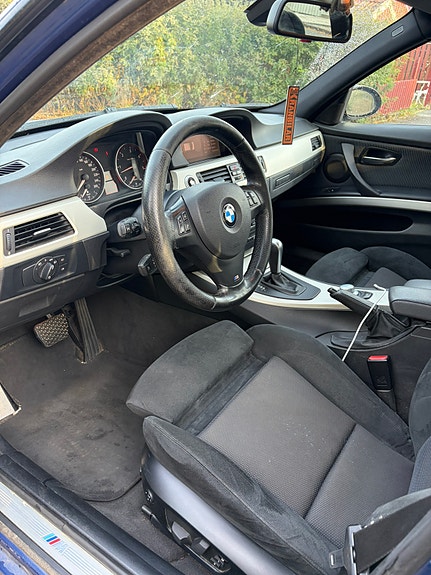 BMW 330d 9 of 11