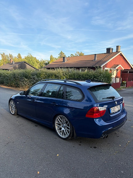 BMW 330d 3 of 11