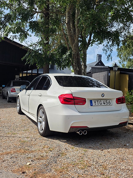 BMW 320d 2 of 6