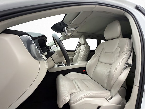Volvo XC60 9 of 28