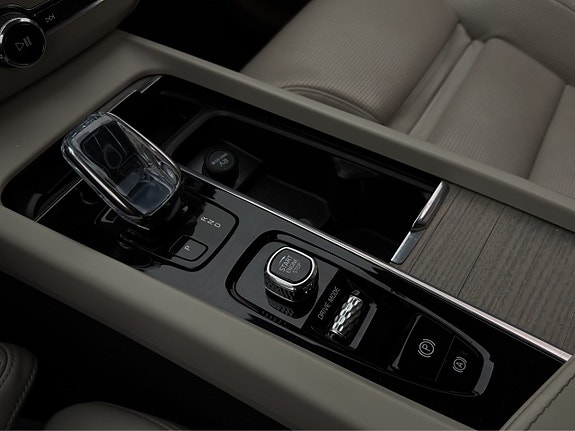 Volvo XC60 25 of 28